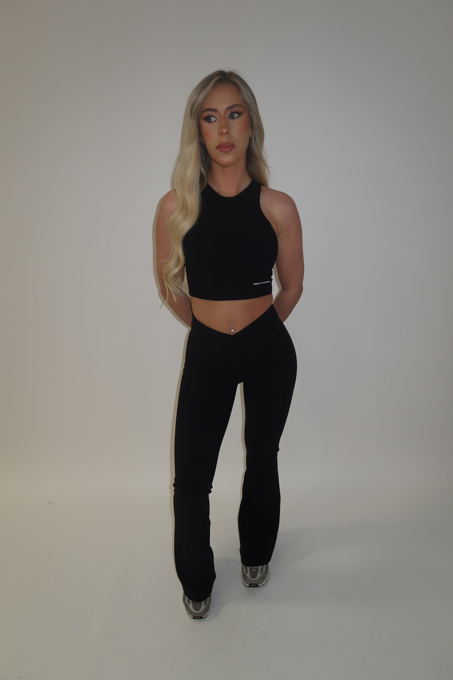 GYM GIRL ERA EXCLUSIVE Black sculpt silhouette top