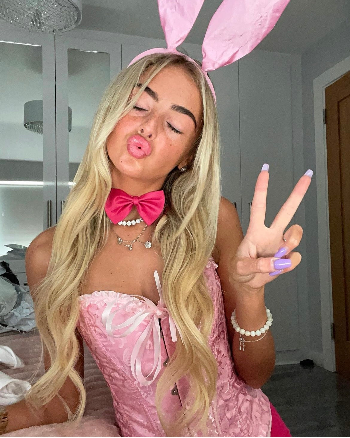 Pink bunny outfit (6 piece)