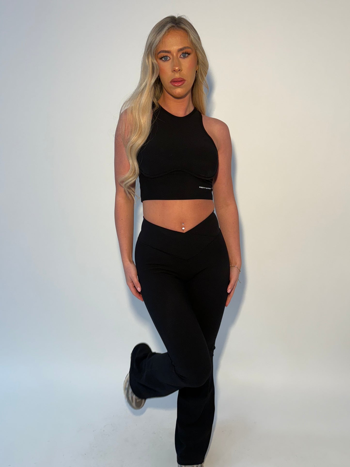 GYM GIRL ERA EXCLUSIVE Black sculpt silhouette top