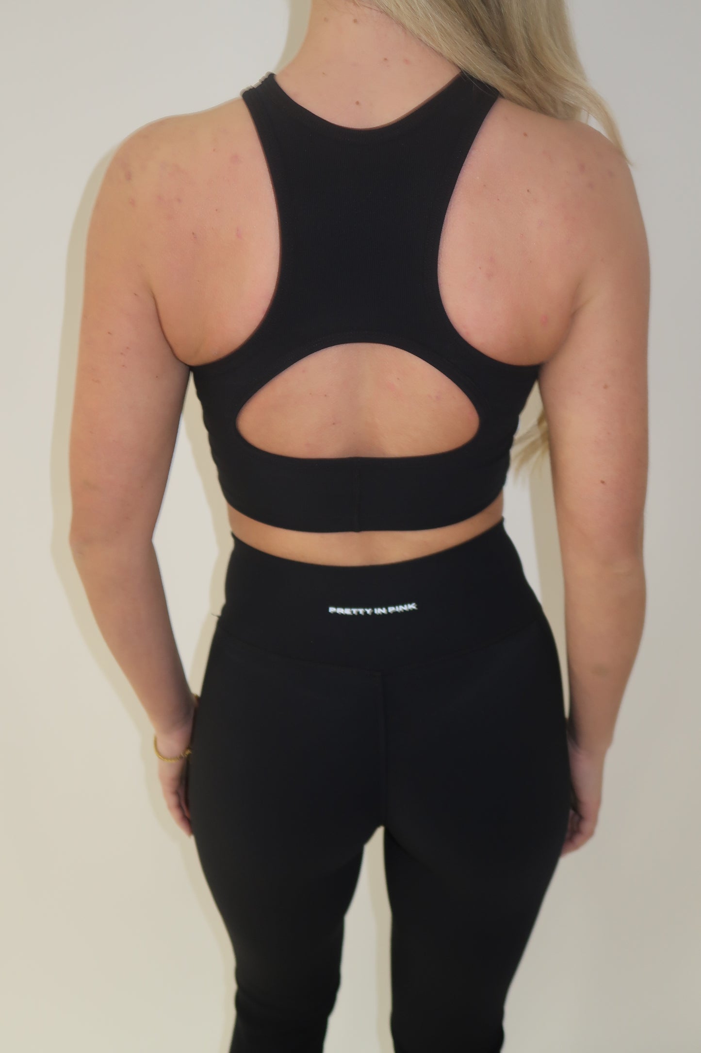 GYM GIRL ERA EXCLUSIVE Black sculpt silhouette top