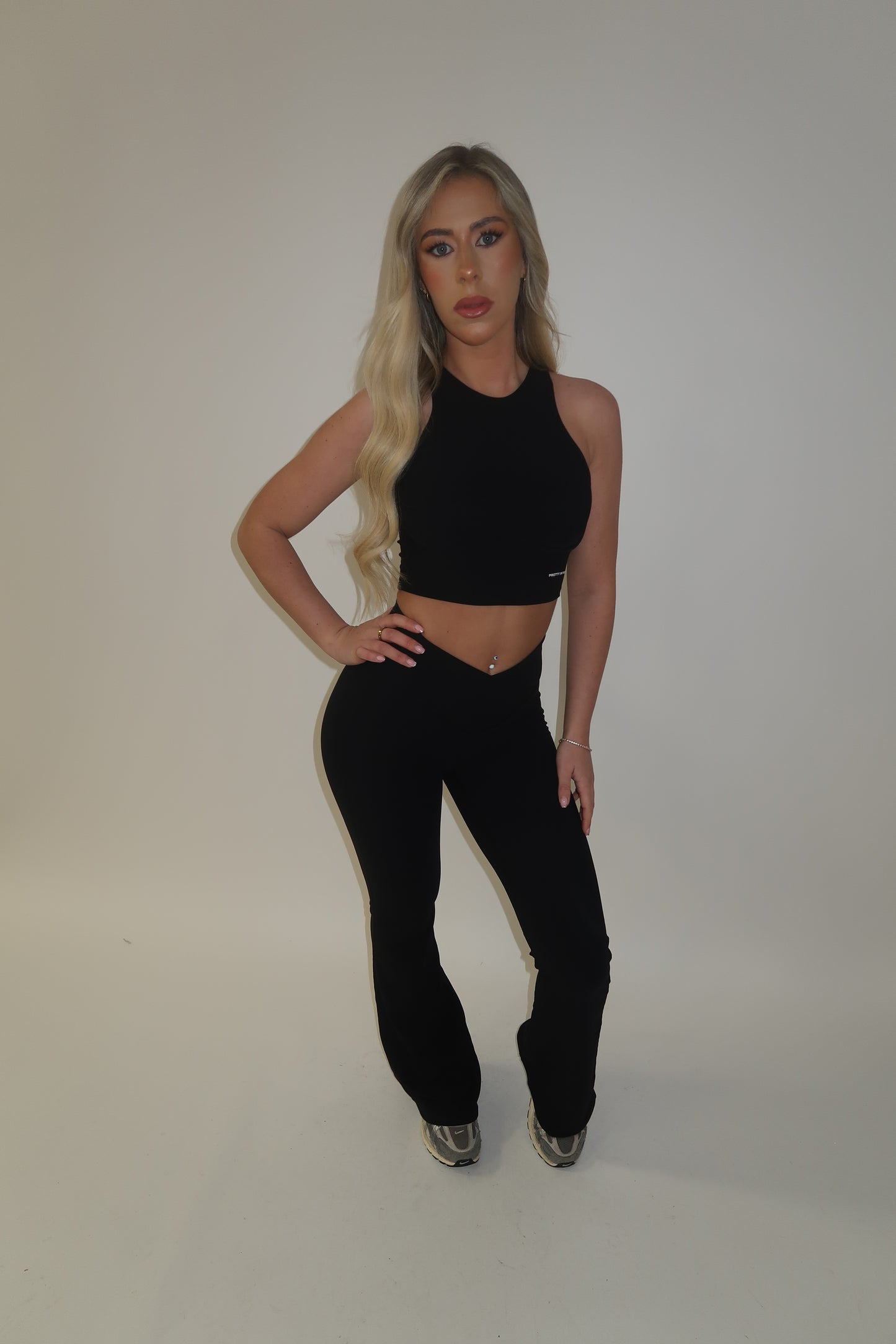GYM GIRL ERA EXCLUSIVE Black sculpt silhouette top