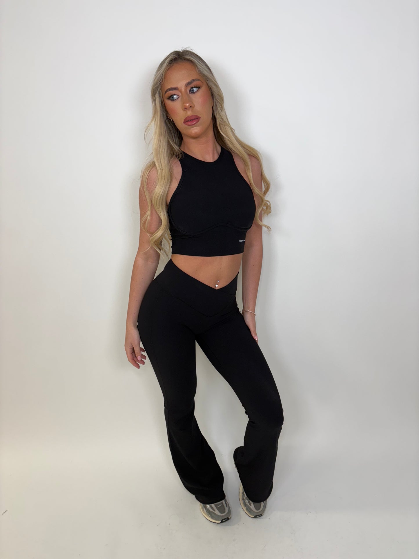 GYM GIRL ERA EXCLUSIVE Black sculpt silhouette top
