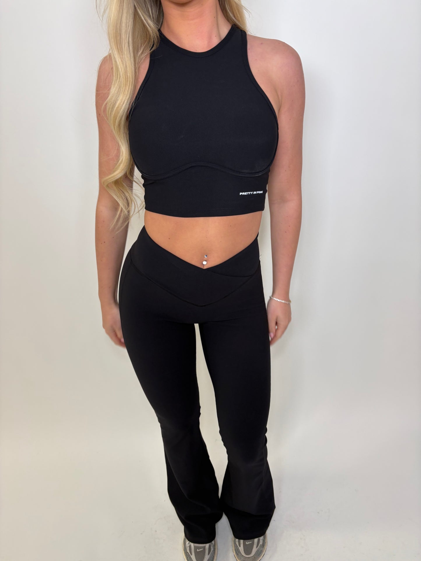 GYM GIRL ERA EXCLUSIVE Black sculpt silhouette top