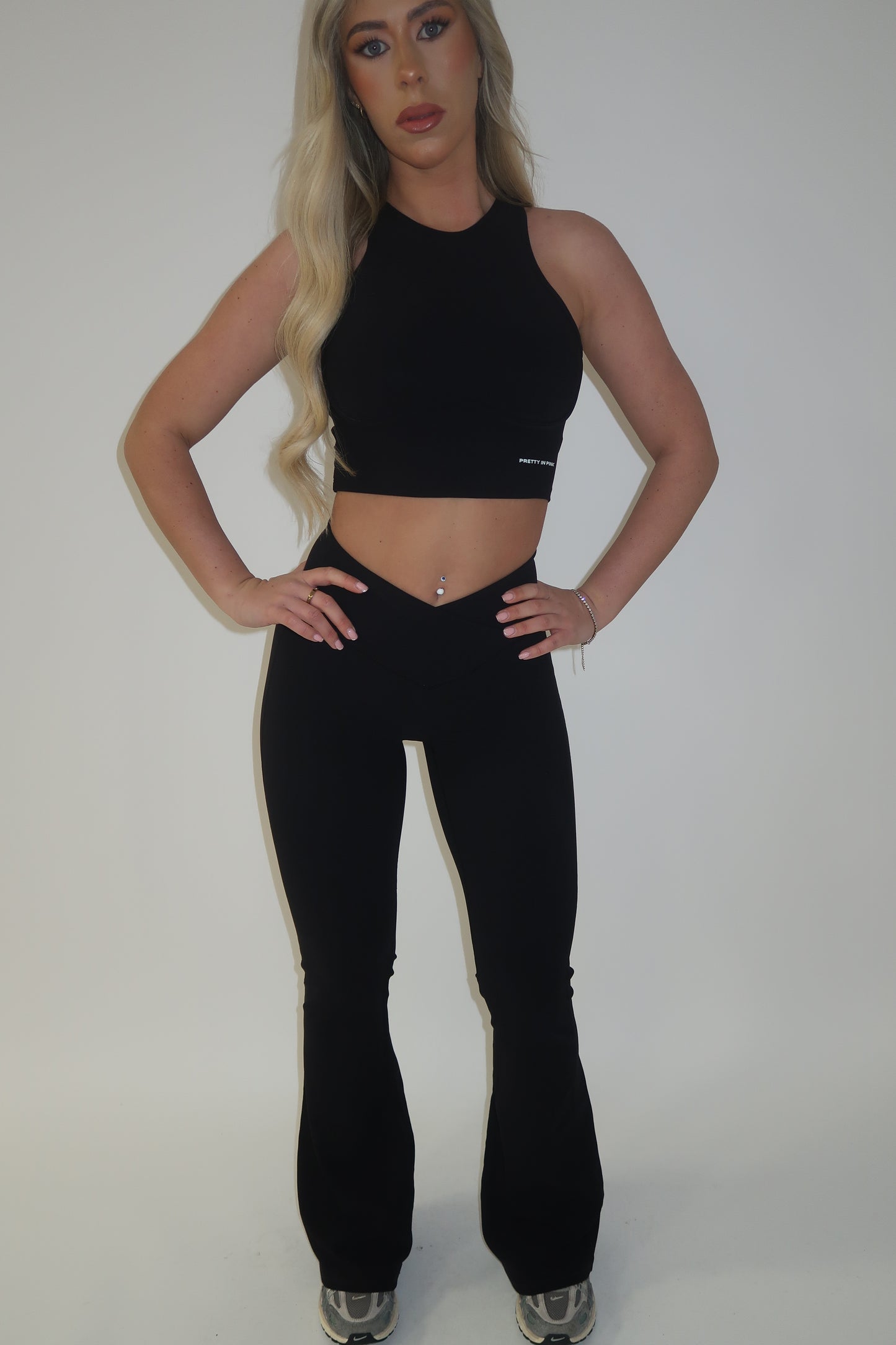 GYM GIRL ERA EXCLUSIVE Black sculpt silhouette top