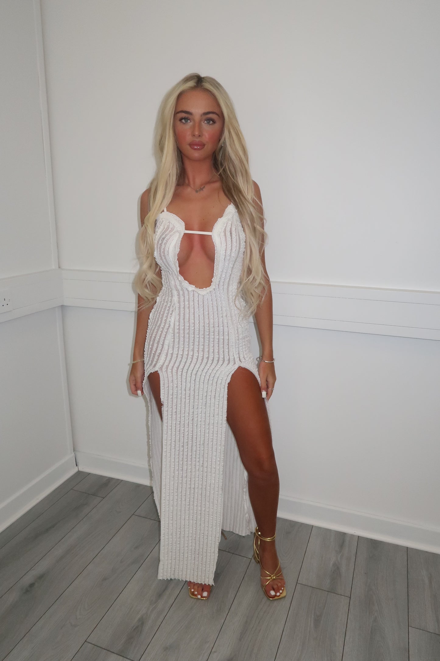 White frill hem split dress